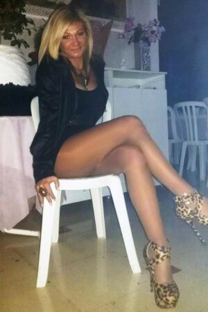 Maîtresse impérieuse cherche soumis dévoué à Montauban Mysteria - rencontre