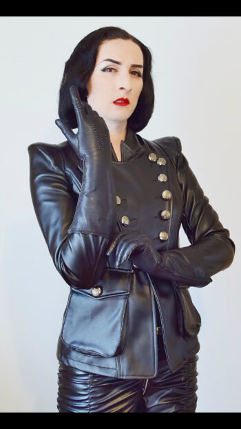 Dominatrice cherche soumis à Brest rencontre-Dominatrice-Brest