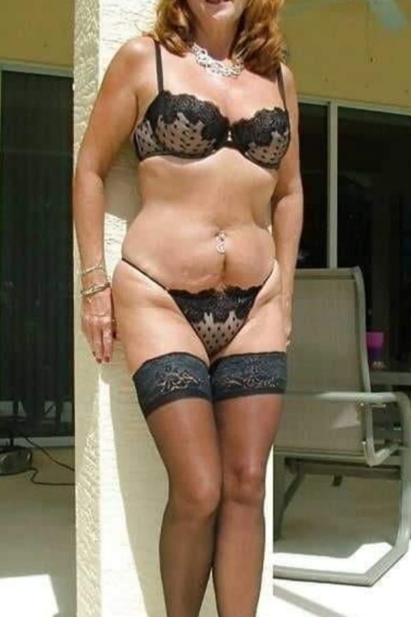 Maitresse Pierrette cherche soumis pour jeux torrides à Bordeaux plan-cul