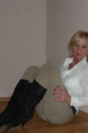 Claudine - rencontre-Dominatrice-Grasse