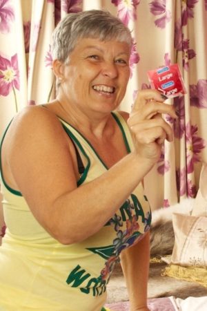 Déesse du Cuir en quête d’adorateur à Vannes Hélène - rencontre-cougar-villejuif-hIxa