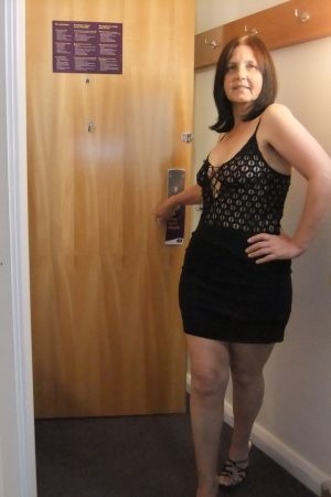 Cravache en main, règles en place Cécile - rencontre-Milf-Cannes