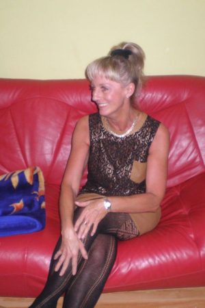 Saint-Maur, je cherche un mec Zoe - rencontre-Cougar-Saint-Maur-des-Fossés