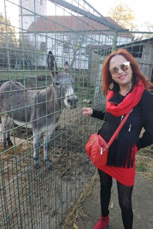 Le printemps redresse les épaules 👑 Léonie - rencontre-Dominatrice-Saint-Nazaire