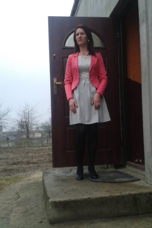 Je sors de la douche Emeline - rencontre-Dominatrice-Niort