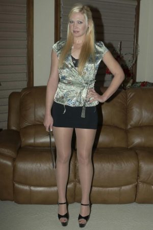 Julia - rencontre-Dominatrice-Mantes-la-Jolie